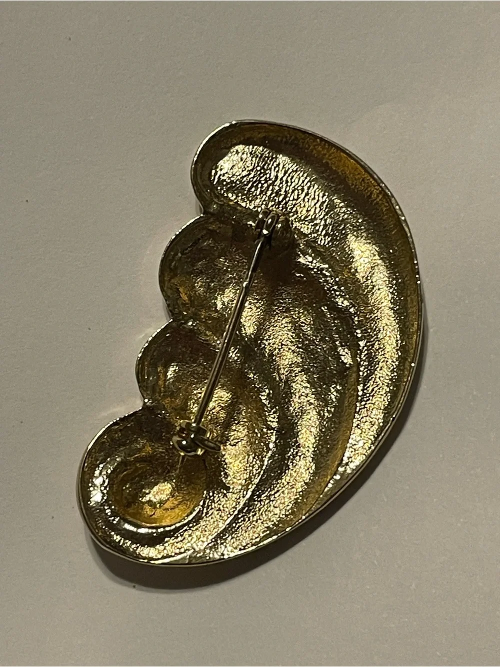 Vintage Gold Tone Shell Brooch #7650
